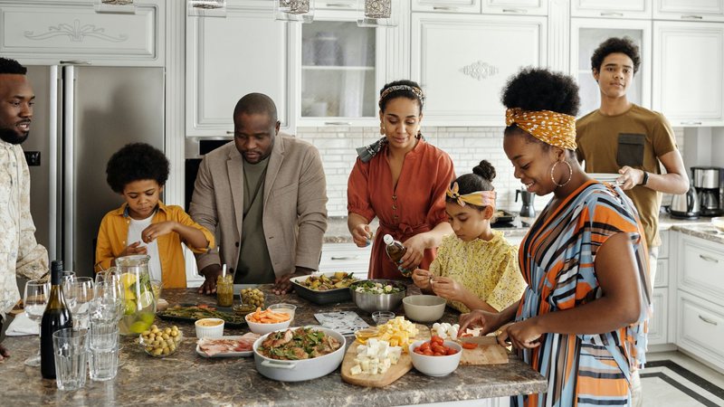Família reunida na hora das refeições: um ritual importante
