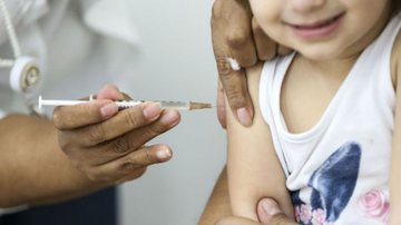 A princípio, não há contra indicação para vacinação infantil - Foto: Fiocruz