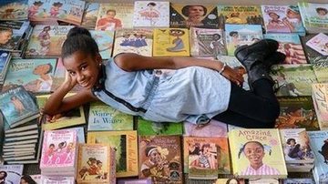 Imagem Cansada de ler sobre garotos, menina reúne 4.000 livros com garotas negras