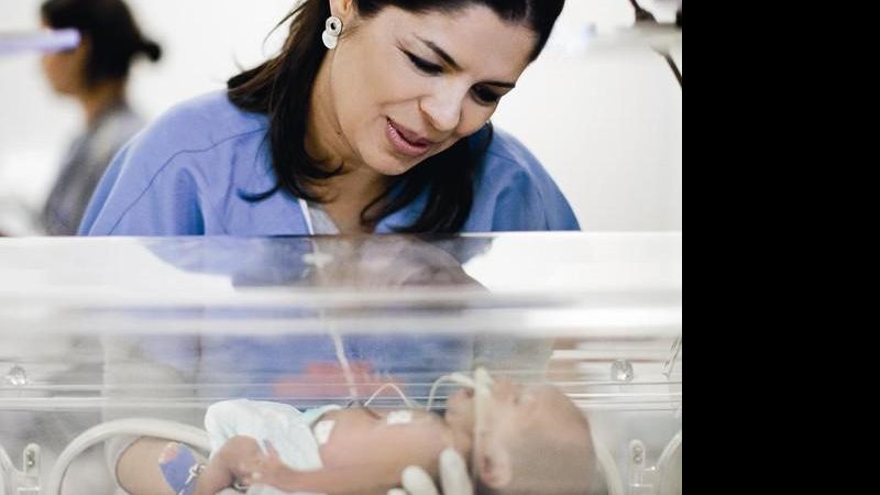 Imagem Mães guerreiras: conheça a rotina de mães de UTI neonatal