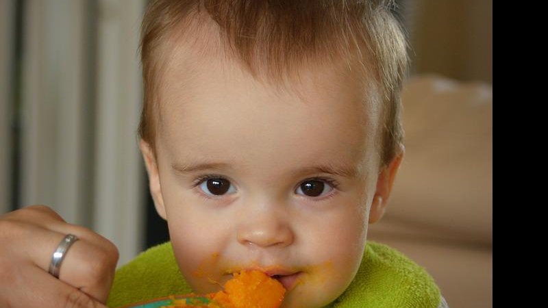 O principal é ensinar o bebê a ter uma relação prazerosa com a comida