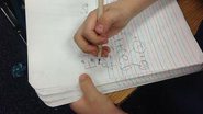 Imagem Criança que escreve à mão aprende a ler melhor
