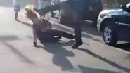 Vídeo mostra Edvânia Nayara Ferreira Rezende, de 23 anos, sendo covardemente agredida com um soco e um chute no rosto - Reprodução do vídeo