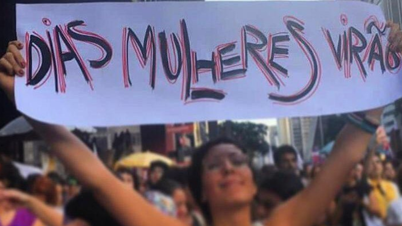 Mulheres em manifestação - Foto do coletivo “Política é a Mãe”