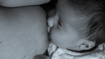 O bebê que toma leite materno vai conseguir se defender de infecções de um jeito melhor