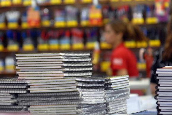 Em janeiro, começa busca por menor preço dos itens pedidos nas listas de material escolarArquivo/Agência Brasil