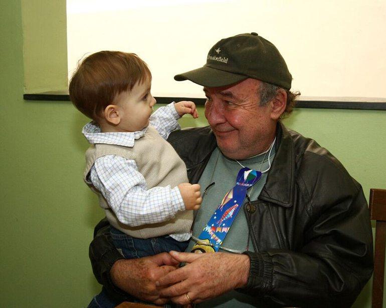 Vovô Ricardo Kotscho com o neto André: “pensar no futuro dos netos preocupa mais do que com os filhos quando eram pequenos”